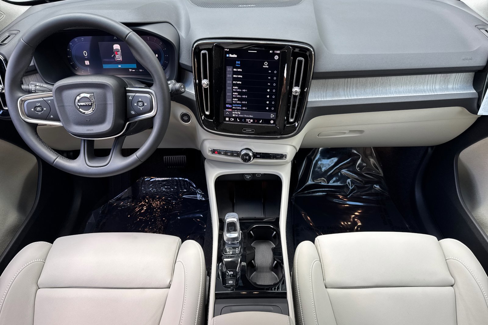 New 2025 Volvo XC40 B5 Ultra image 11