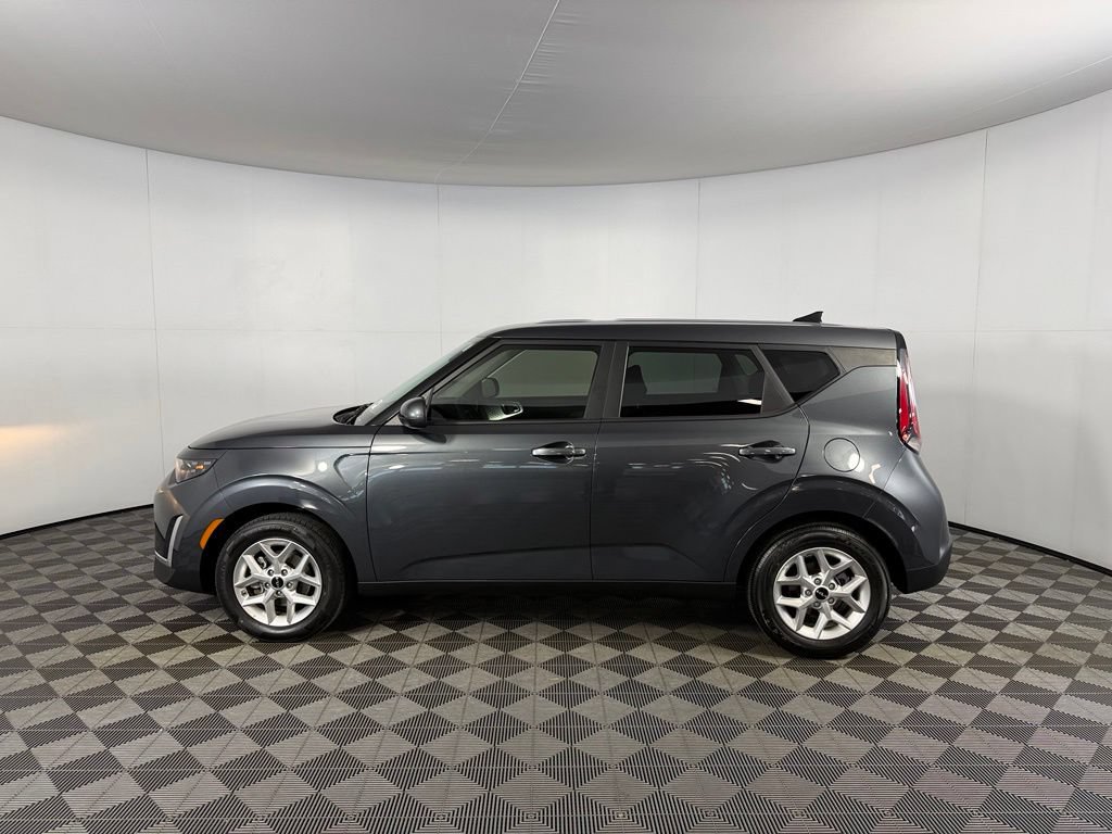 Used 2025 Kia Soul LX w/ LX Technology Package FWD image 11