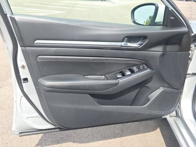 Used 2023 Nissan Altima 2.5 SV w/ SV Premium Package FWD image 18