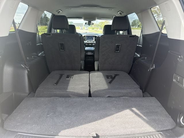 Used 2021 GMC Acadia SLE FWD image 18