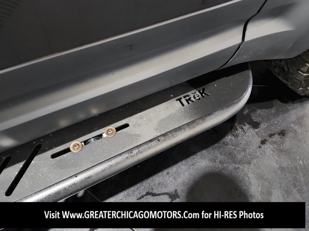 Used 2023 Land Rover Defender 130 SE AWD/4WD image 25