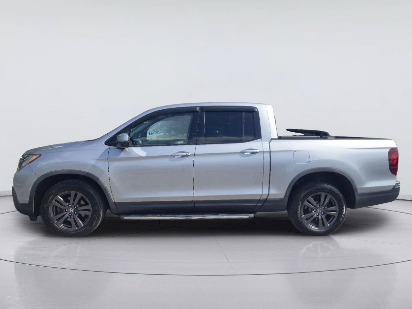 Used 2018 Honda Ridgeline Sport image 2