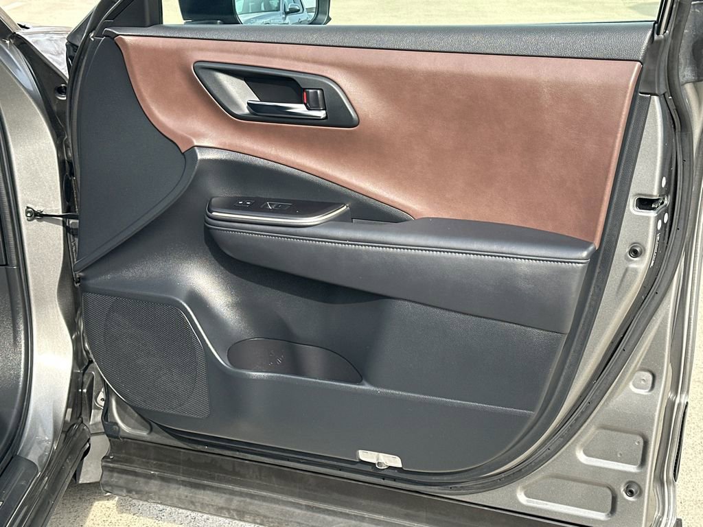 Used 2023 Toyota Crown Limited image 13