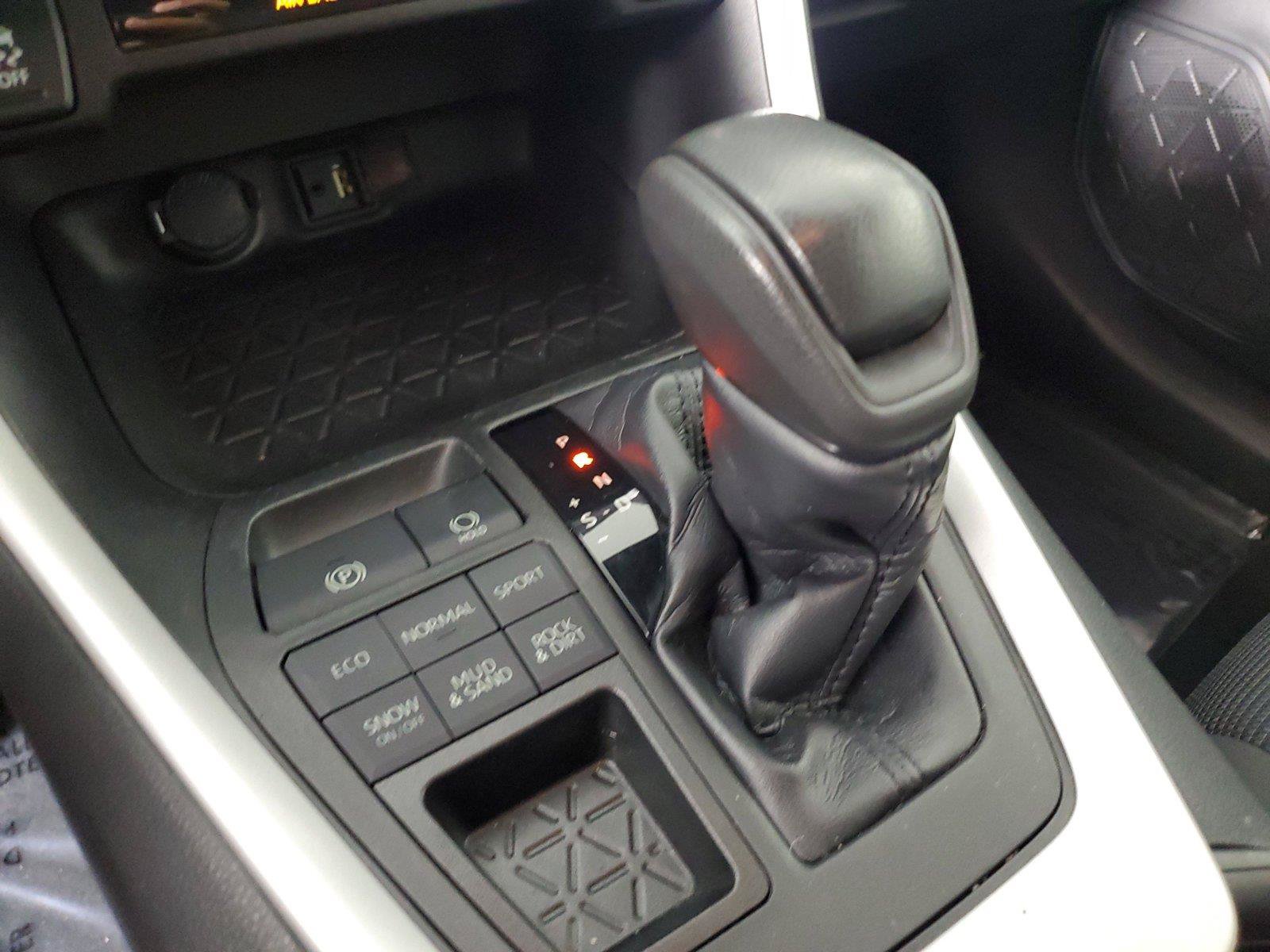 Used 2019 Toyota RAV4 LE w/ All Weather Liner Package AWD/4WD image 32