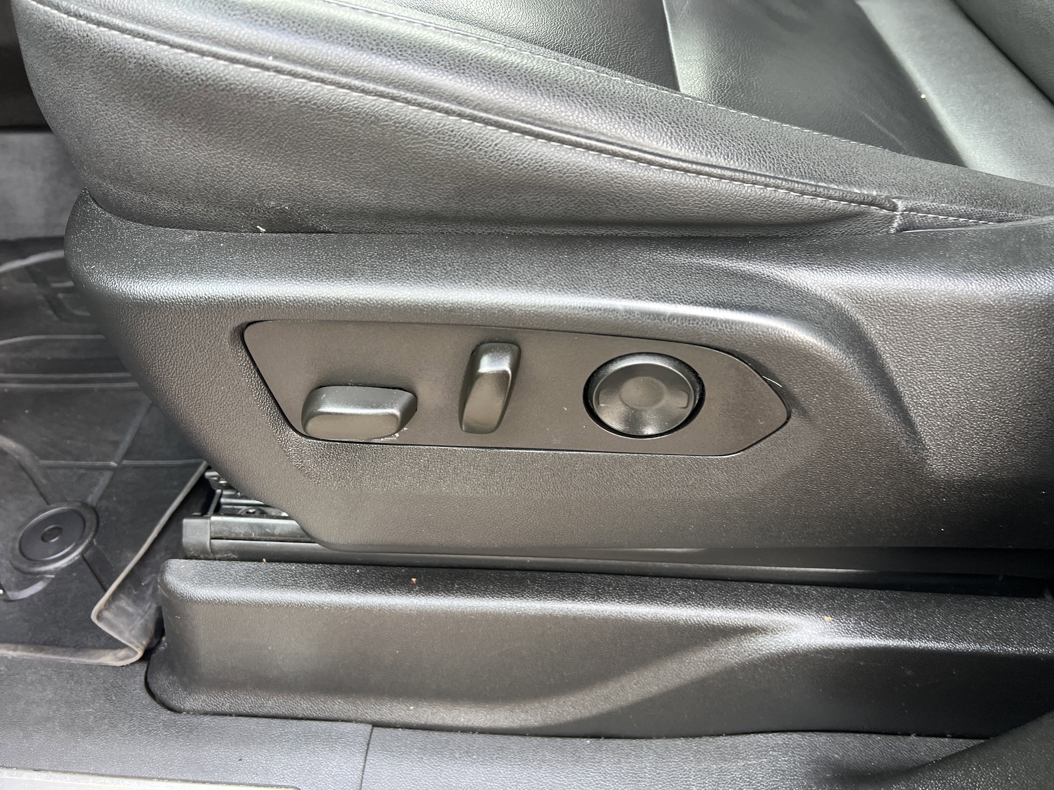 Certified 2022 Chevrolet Suburban Z71 w/ Z71 Off-Road Package image 18