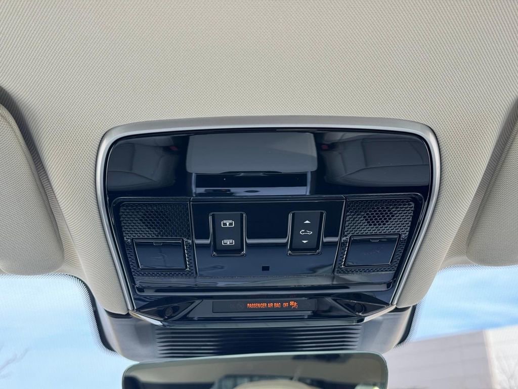 New 2026 Land Rover Range Rover SE image 14