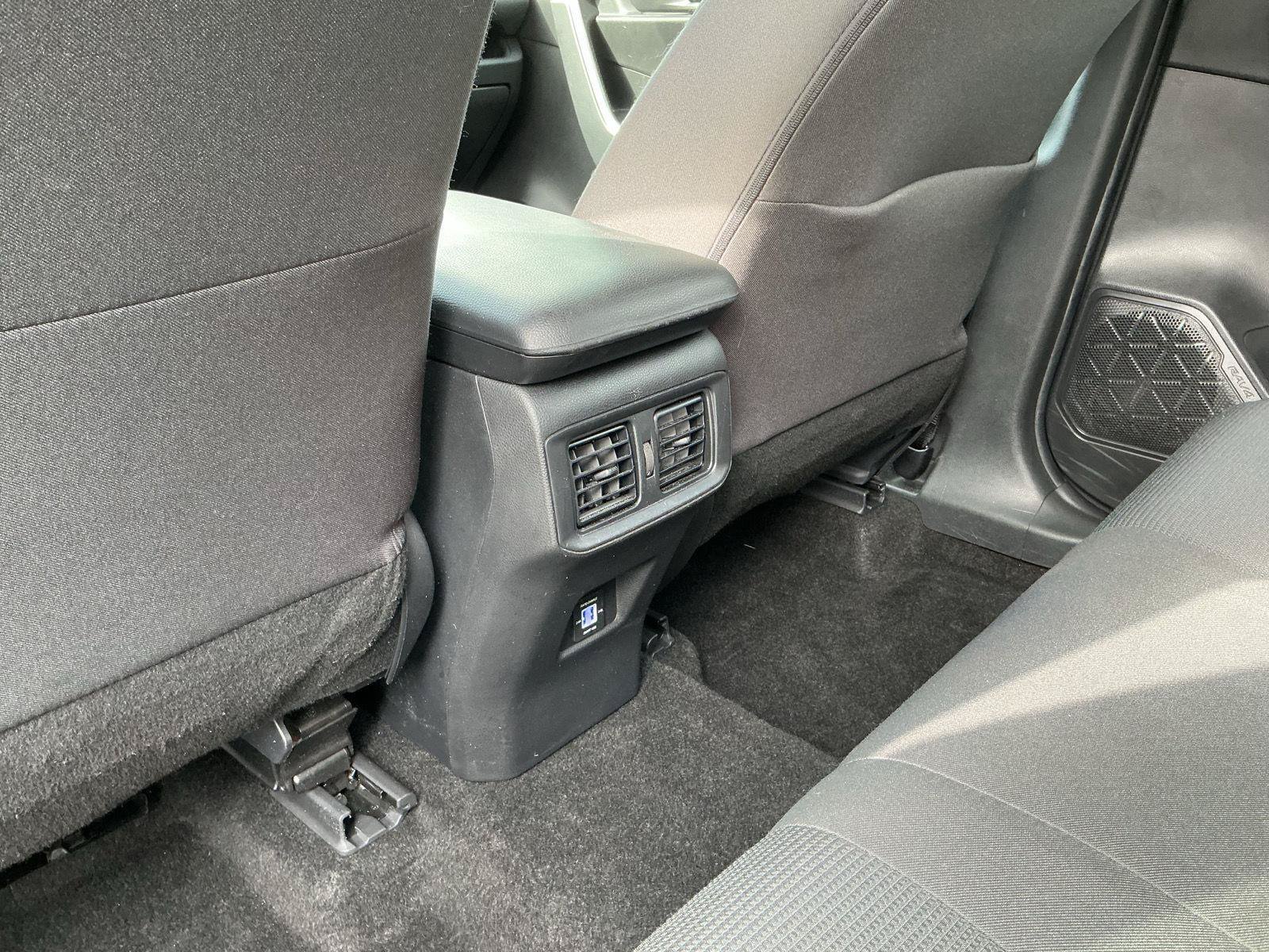 Used 2024 Toyota RAV4 LE FWD image 27