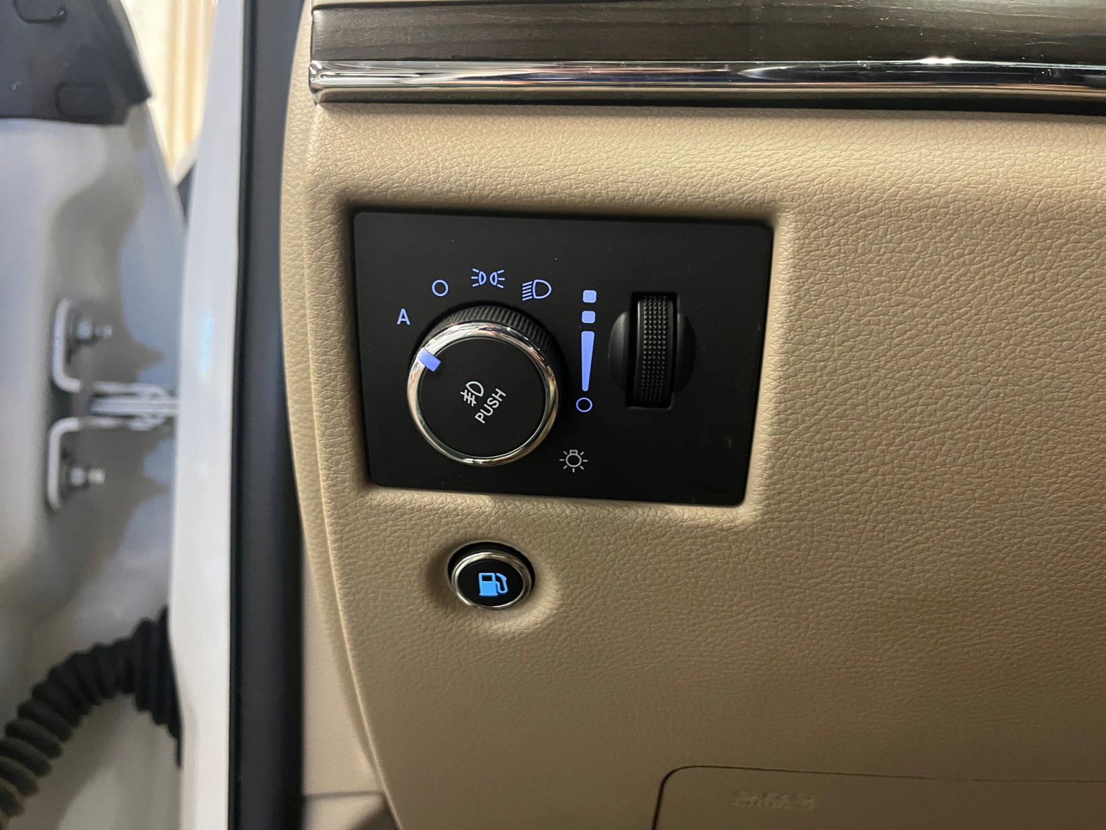 Used 2016 Jeep Grand Cherokee Overland w/ Advanced Technology Group image 23