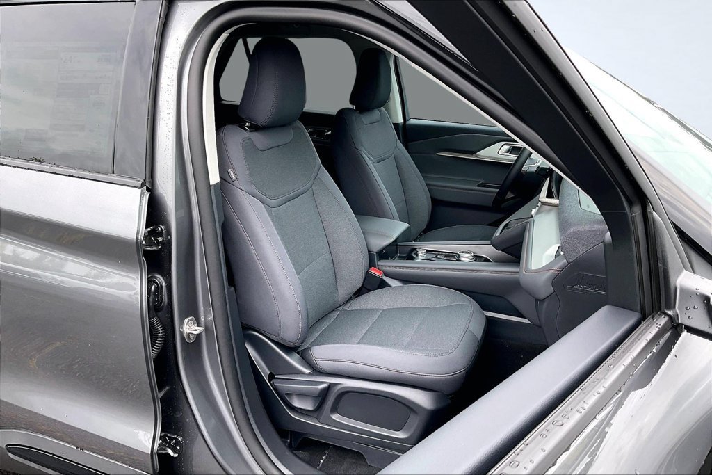New 2026 Ford Explorer Active RWD image 10