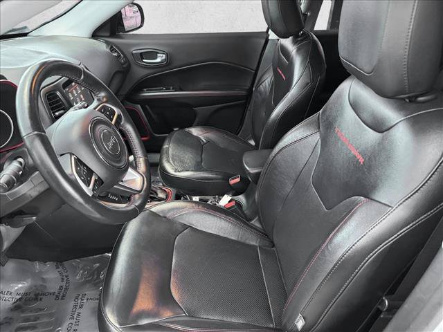 Used 2018 Jeep Compass Trailhawk w/ Leather Interior Group AWD/4WD image 9