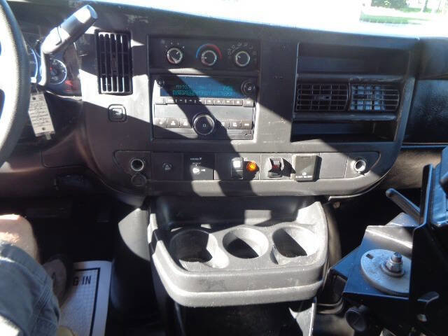 Used 2016 Chevrolet Express 2500 RWD image 17