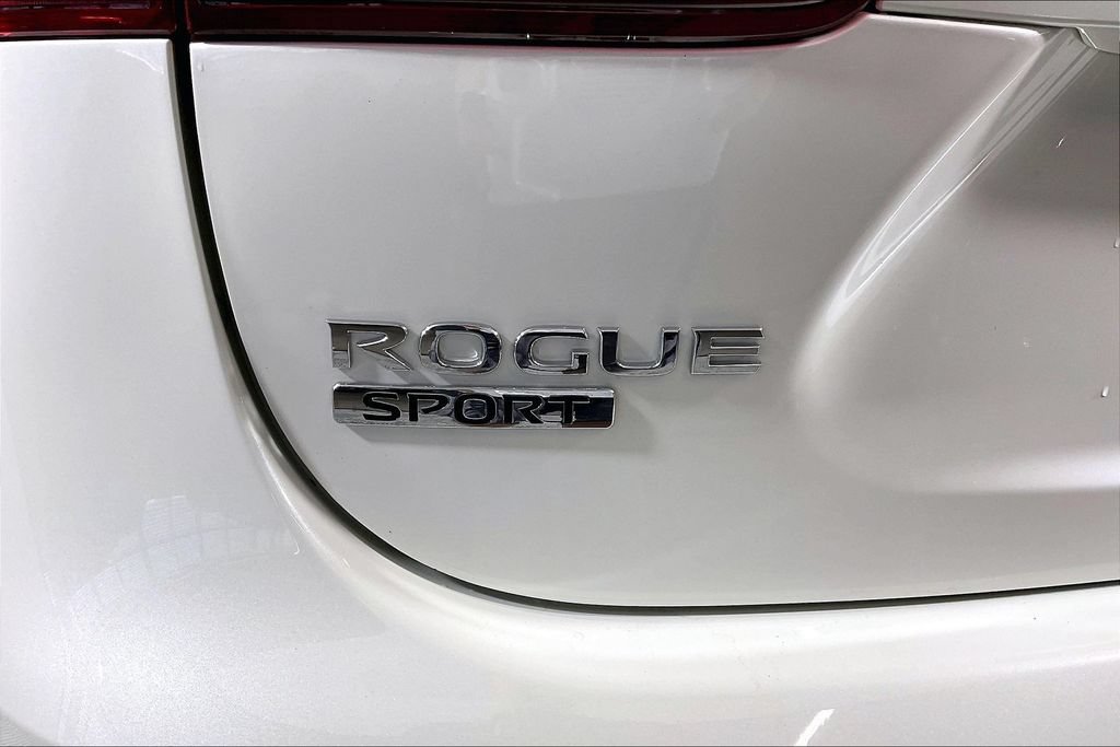 Used 2022 Nissan Rogue Sport SL w/ Premium Package FWD image 7