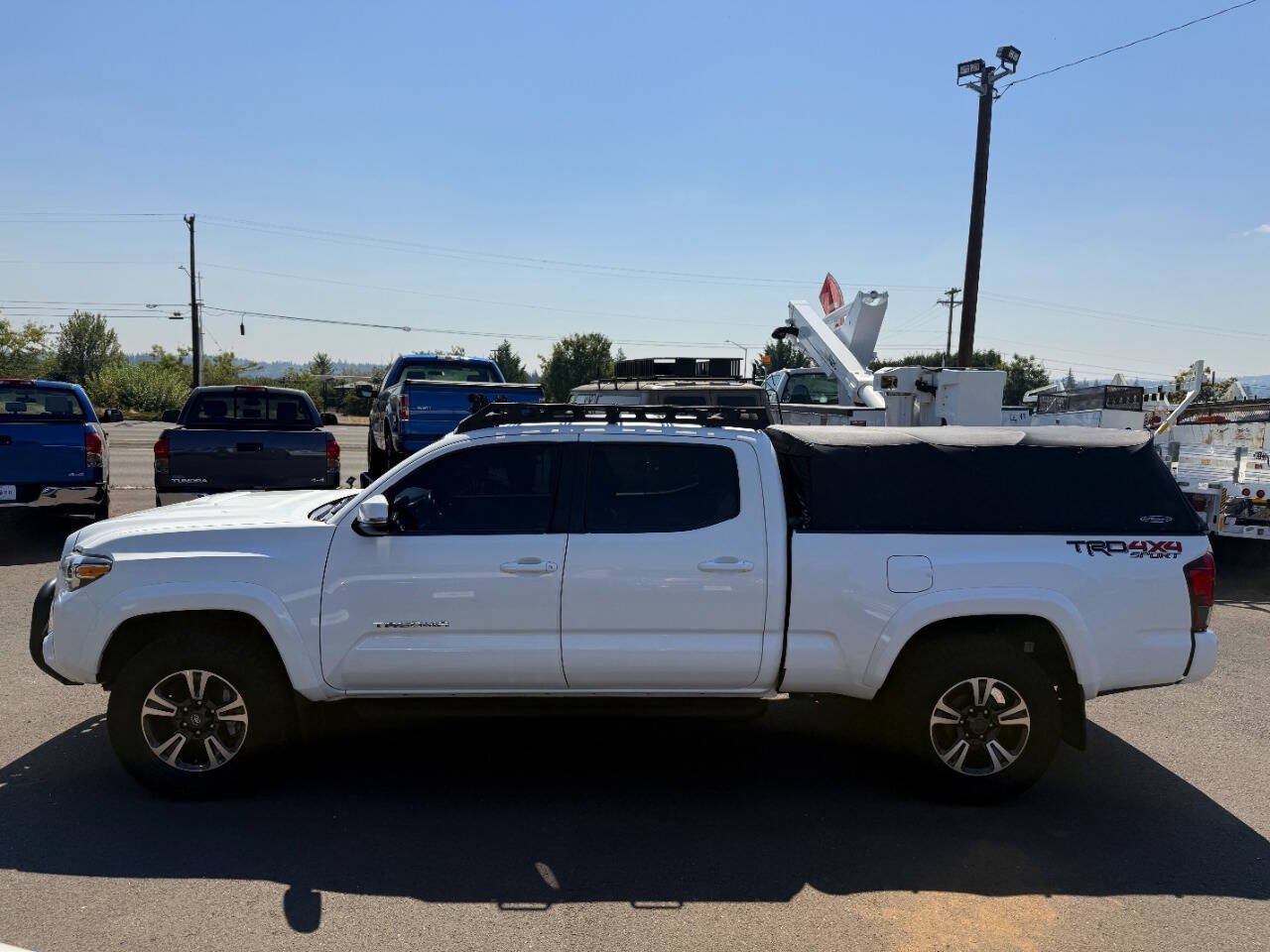Used 2019 Toyota Tacoma TRD Sport w/ TRD Premium Sport Package AWD/4WD image 20