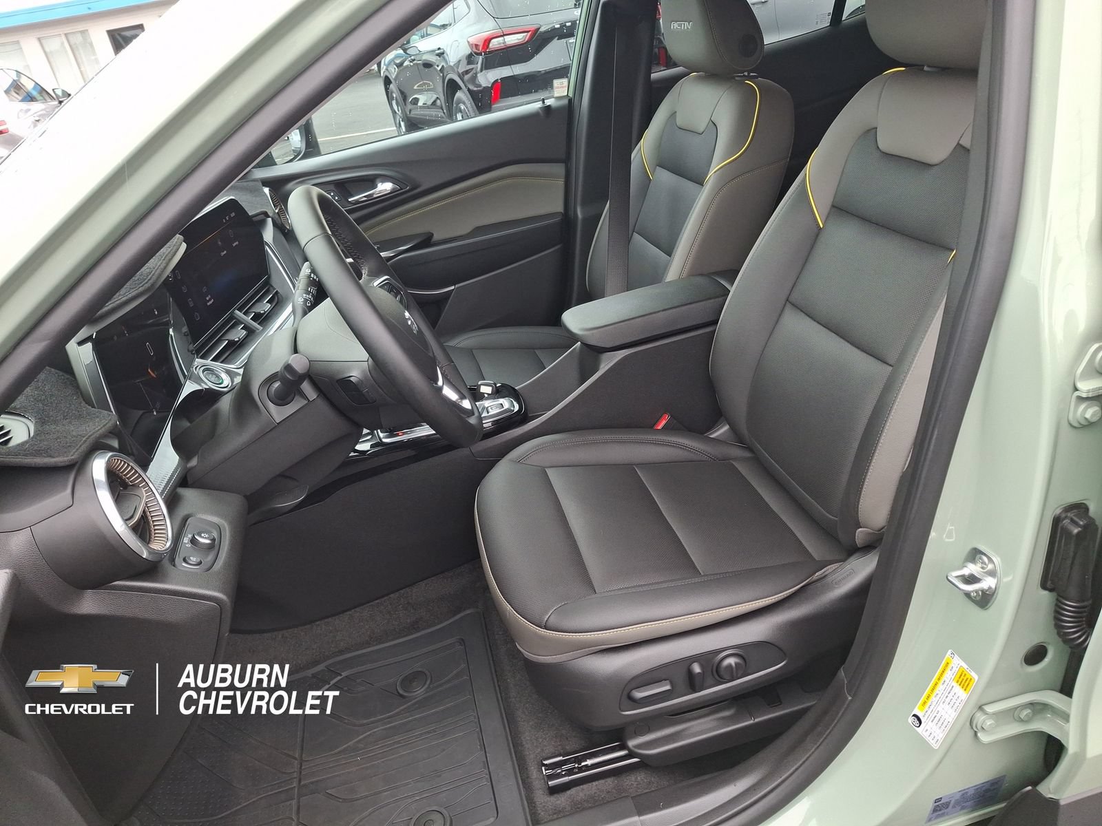 Used 2025 Chevrolet Trax ACTIV w/ Driver Confidence Package FWD image 17