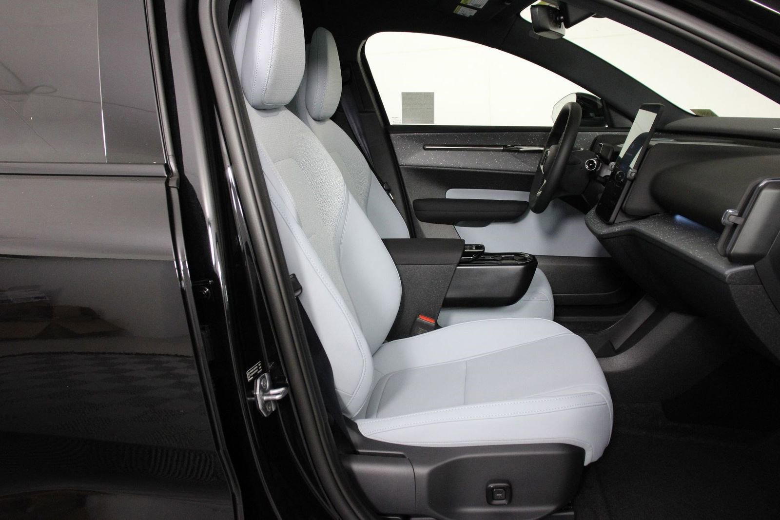 New 2026 Volvo EX30 Ultra AWD/4WD image 10