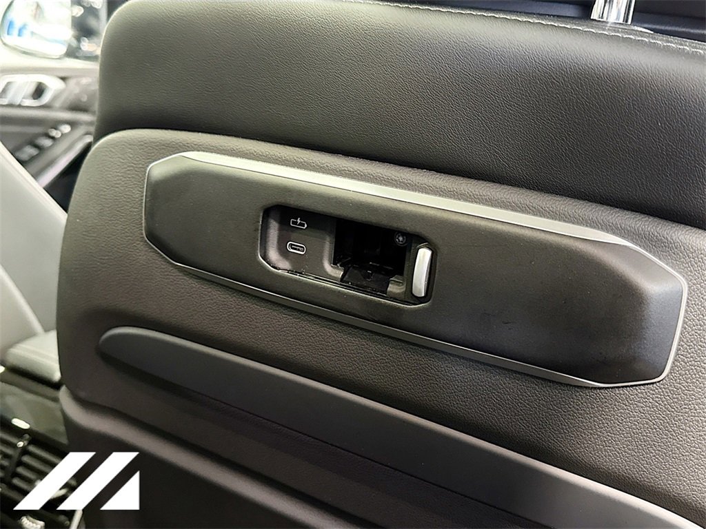 Used 2023 BMW X7 xDrive40i w/ M Sport Package image 28