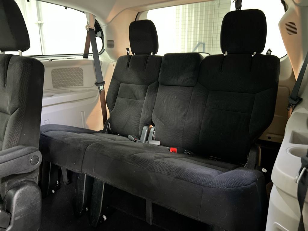 Used 2014 Chrysler Town & Country Touring FWD image 18