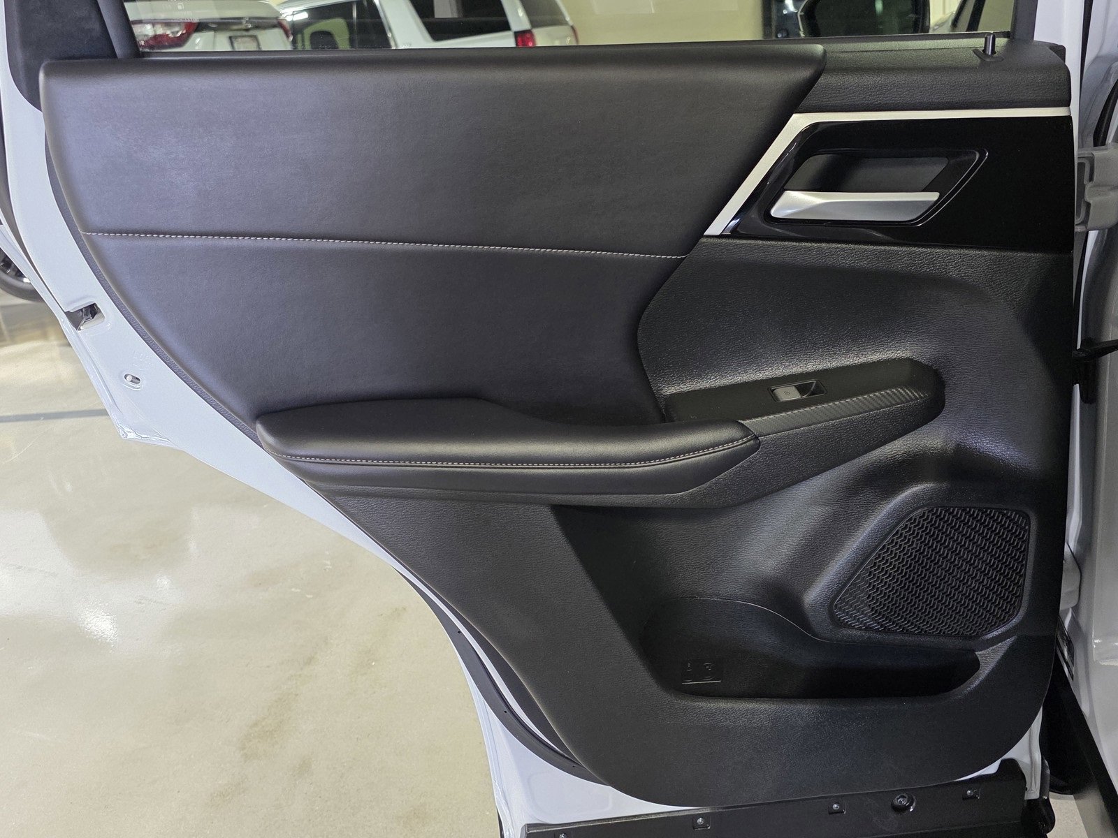 Used 2024 Mitsubishi Outlander Ralliart image 13