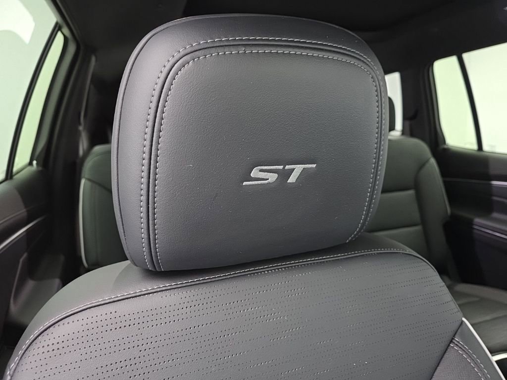 Certified 2025 Buick Enclave Sport Touring w/ Power Package AWD/4WD image 54