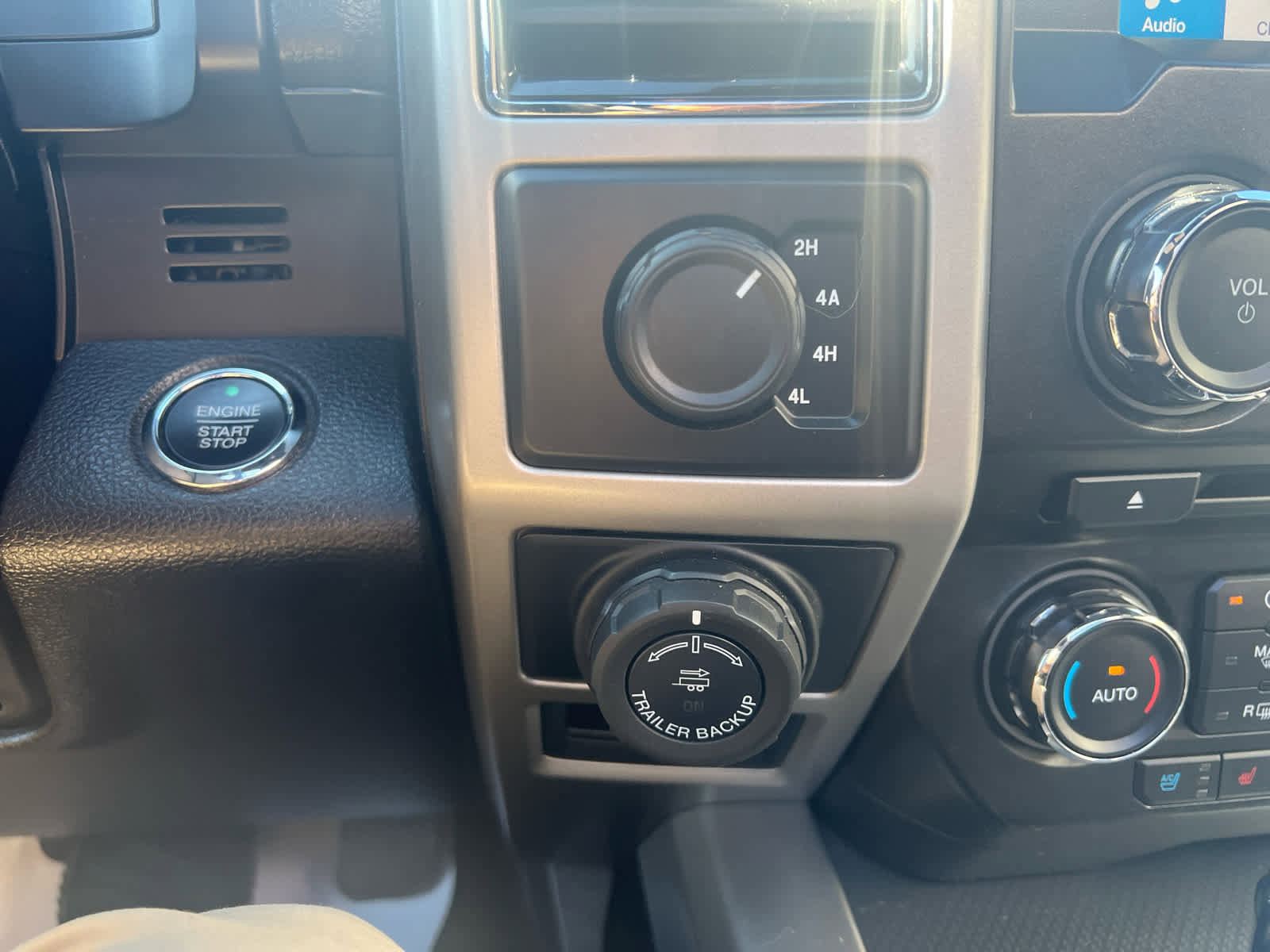 Used 2017 Ford F150 Lariat image 28