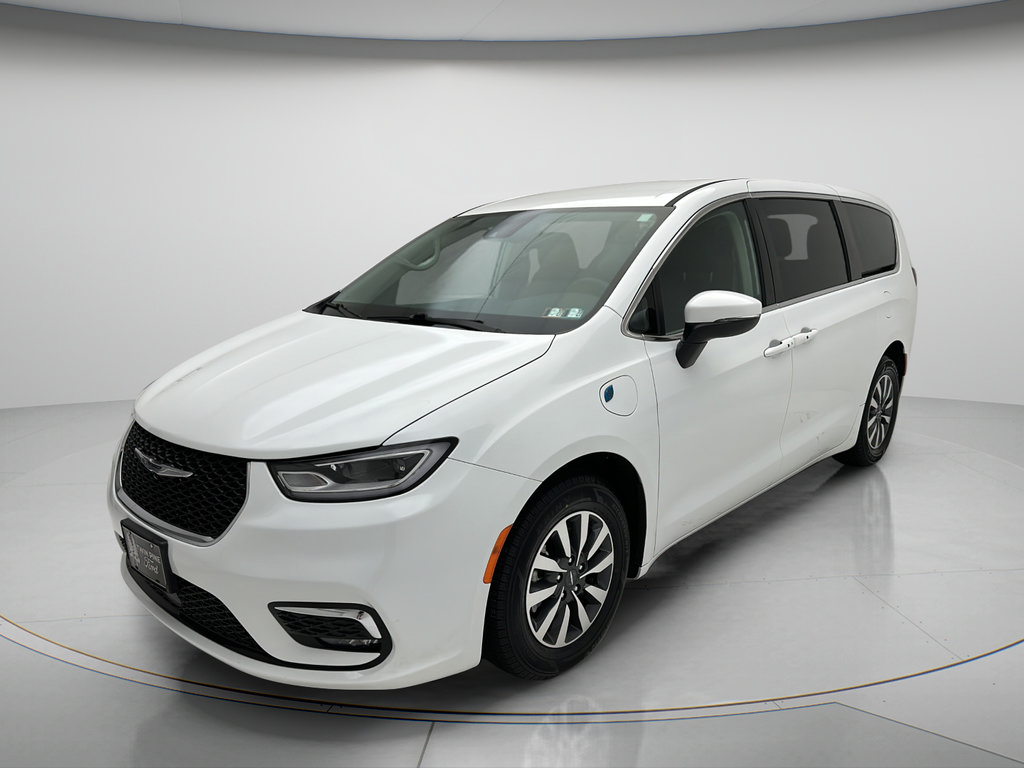Used 2023 Chrysler Pacifica Touring-L FWD image 3