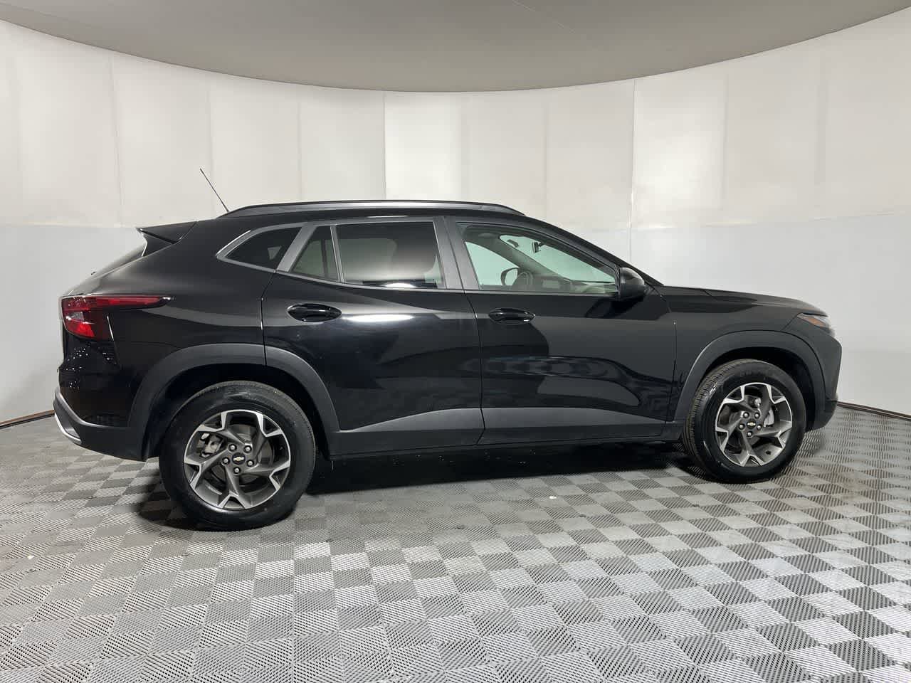 Used 2024 Chevrolet Trax LT image 9