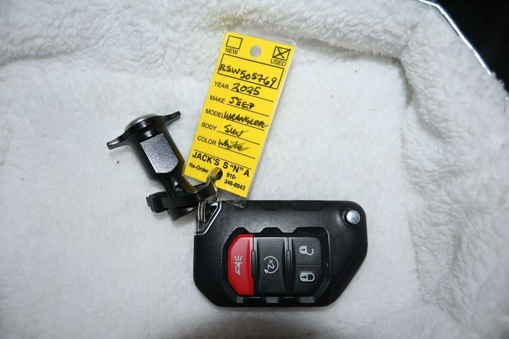 Used 2025 Jeep Wrangler Unlimited Sahara AWD/4WD image 22