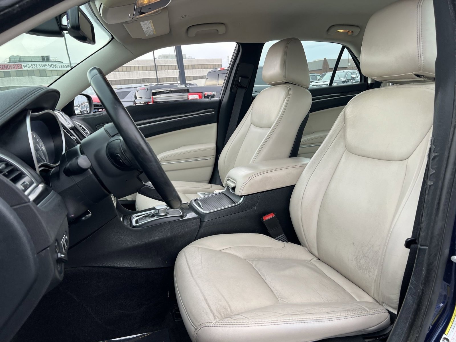 Used 2017 Chrysler 300 Limited image 10