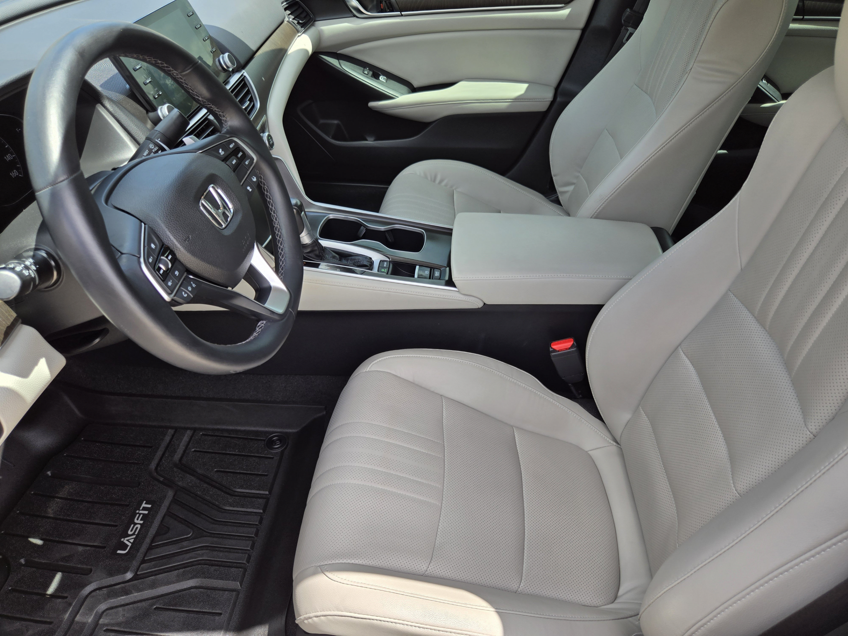 Used 2018 Honda Accord Touring image 9