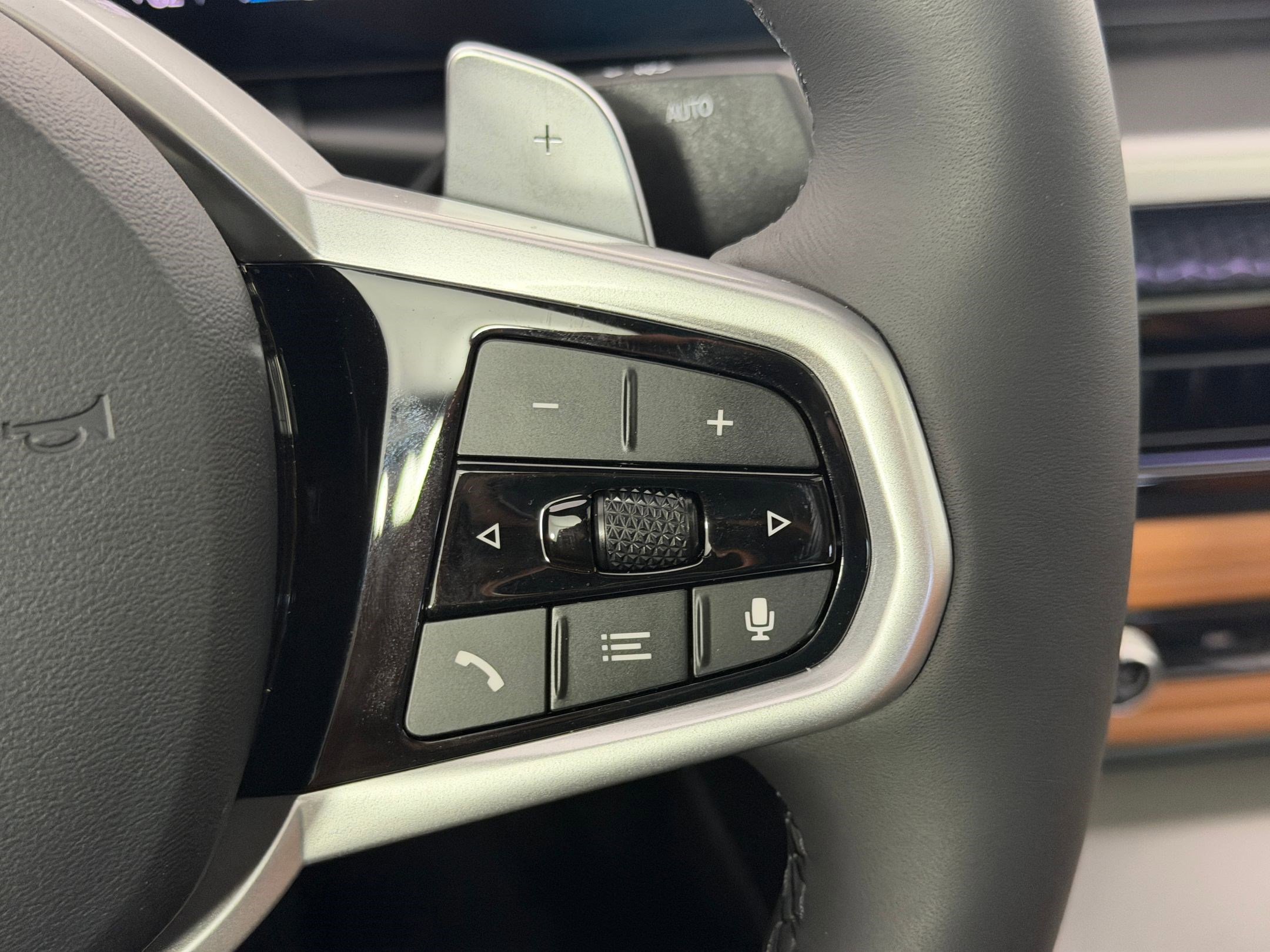 Used 2026 BMW 330i Sedan w/ M Sport Package image 28