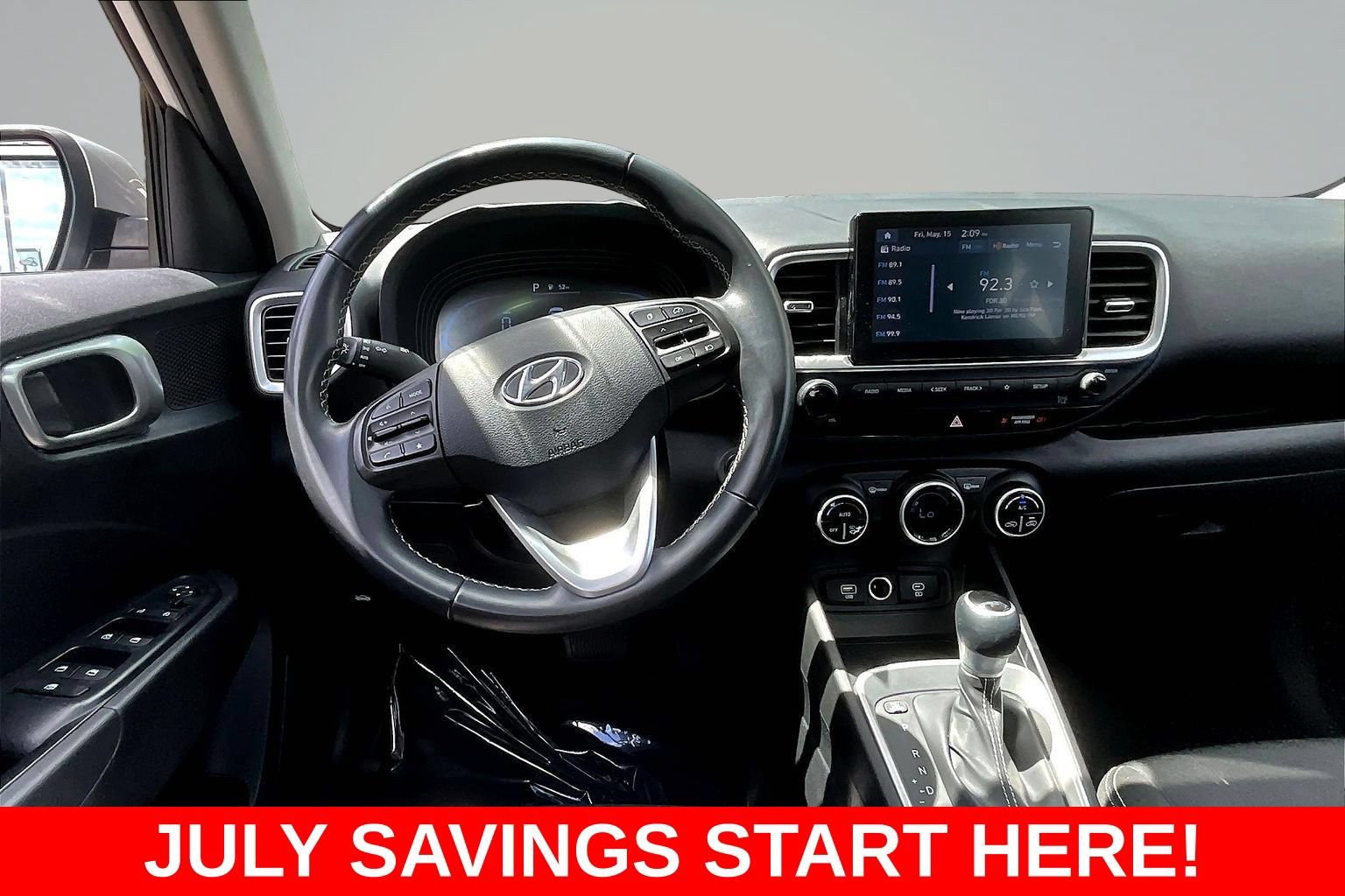 Used 2025 Hyundai Venue SEL FWD image 11