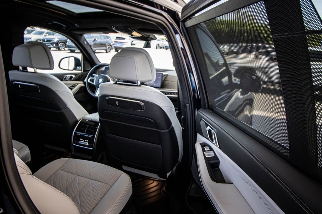 Used 2025 BMW X7 xDrive40i w/ M Sport Package AWD/4WD image 18