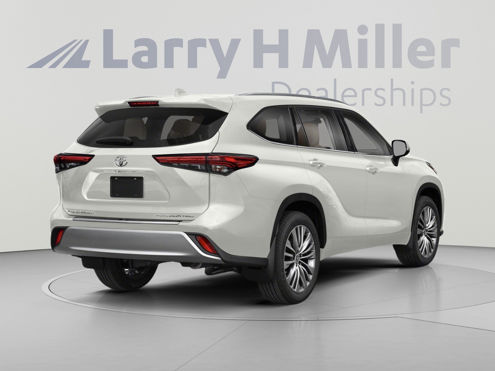 Used 2021 Toyota Highlander Platinum FWD image 2