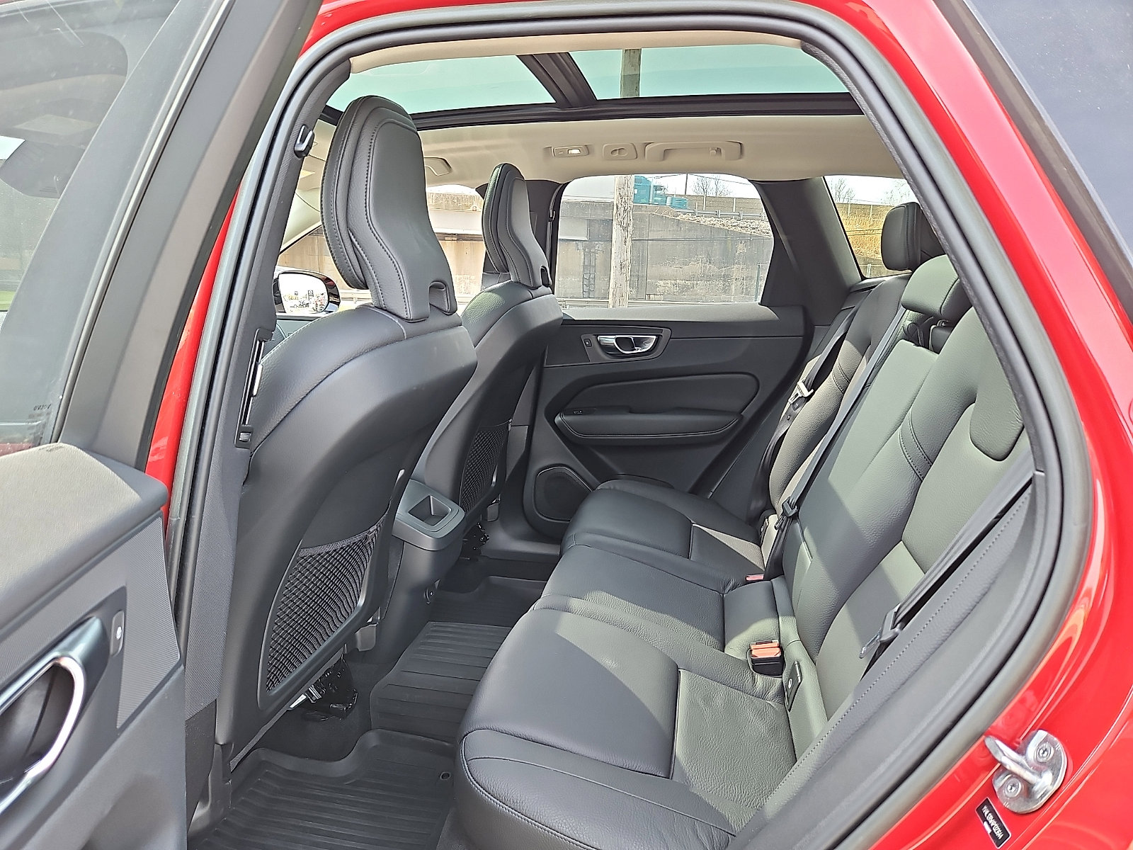 Certified 2023 Volvo XC60 B5 Plus w/ Protection Package Premier image 10