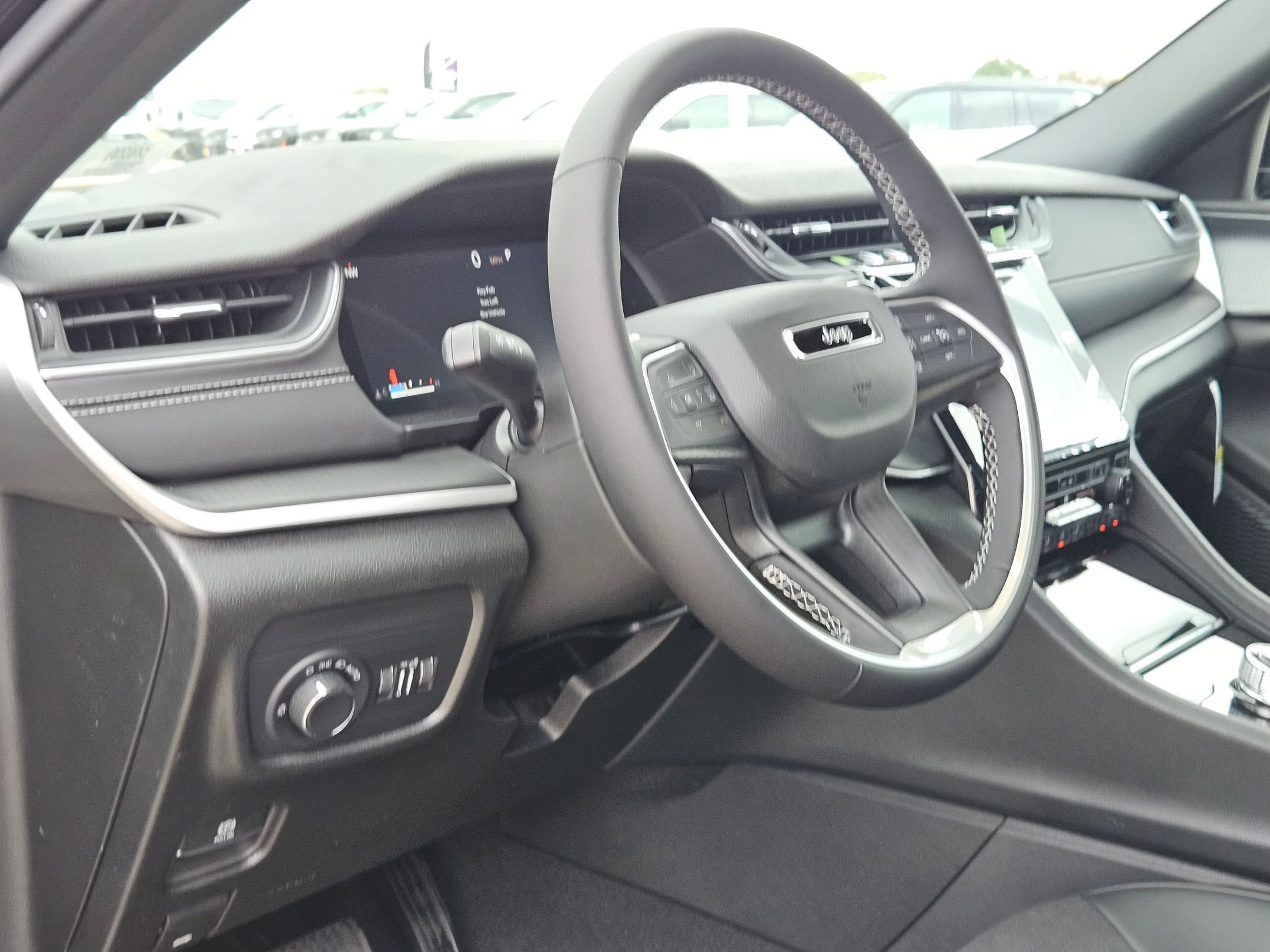 New 2025 Jeep Grand Cherokee Altitude image 10