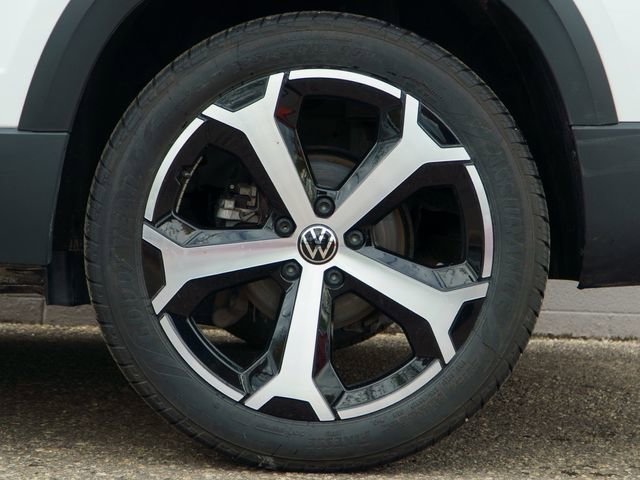 Used 2025 Volkswagen Taos SEL AWD/4WD image 13