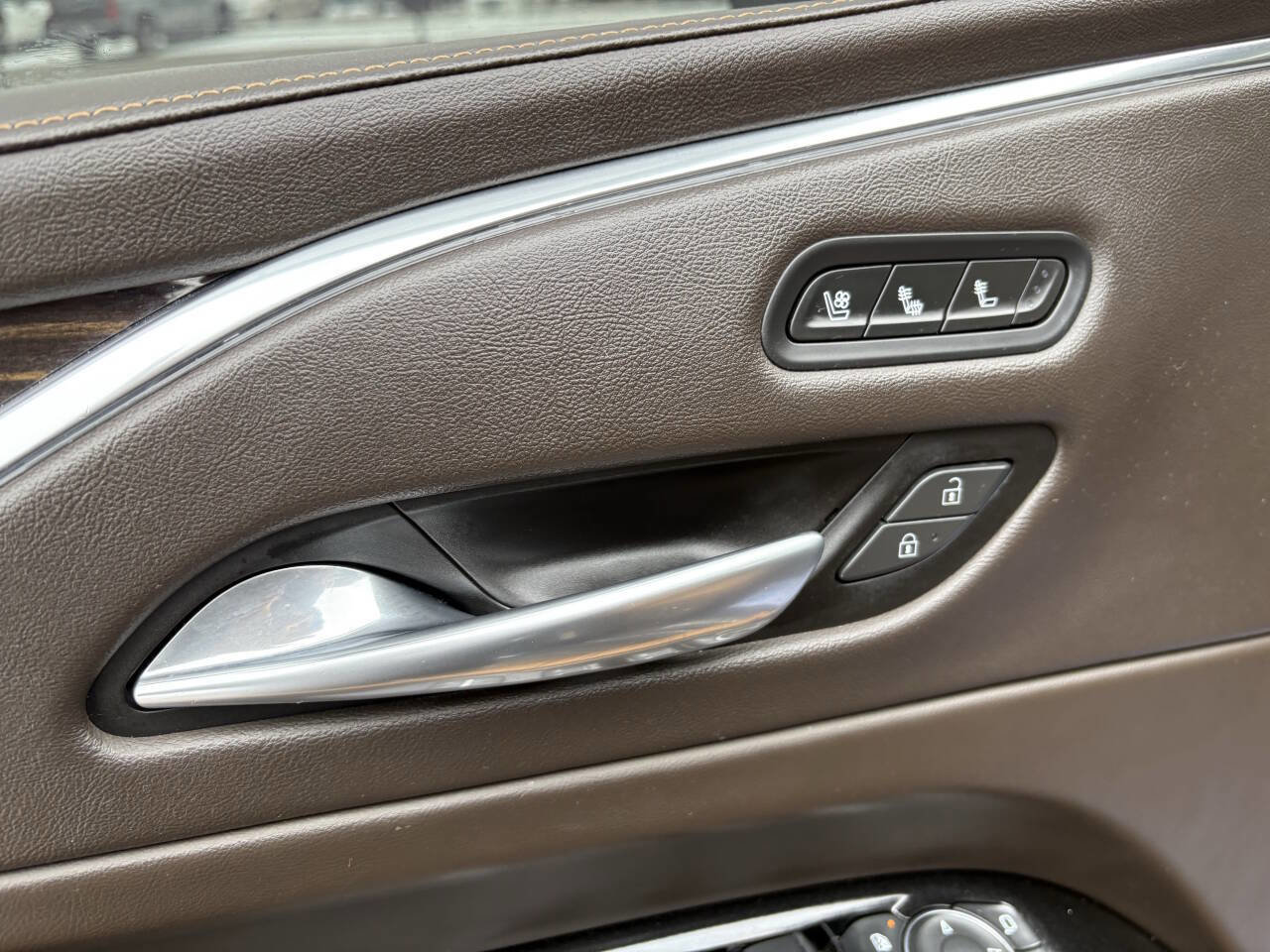 Used 2021 Cadillac Escalade ESV Premium Luxury image 42