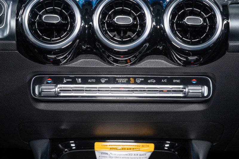 New 2025 Mercedes-Benz GLB 250 image 18