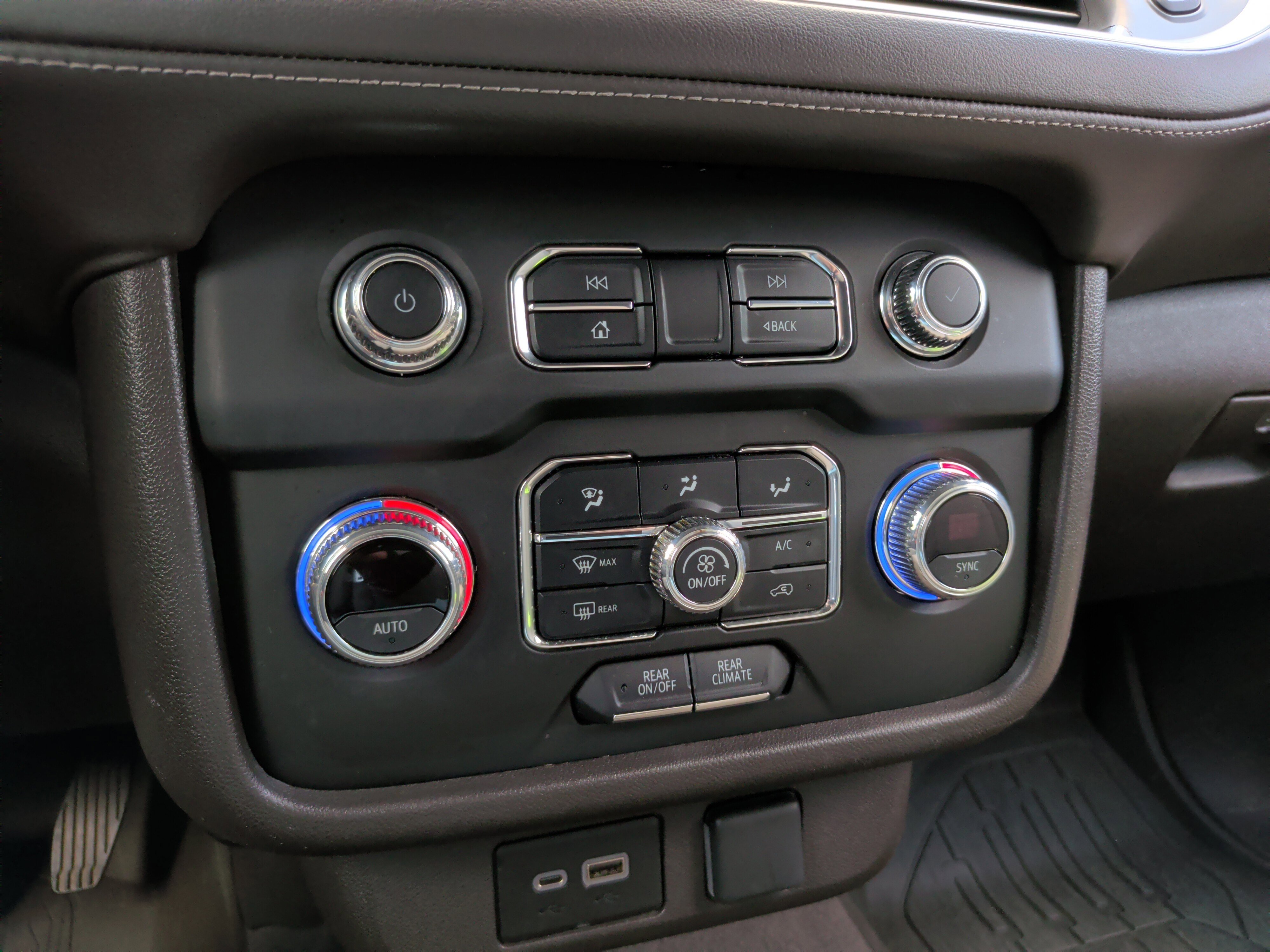 Used 2022 GMC Yukon SLE w/ Max Trailering Package image 18