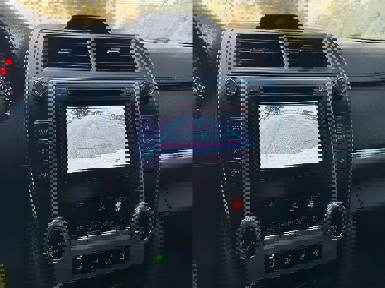 Used 2014 Toyota Camry SE image 11