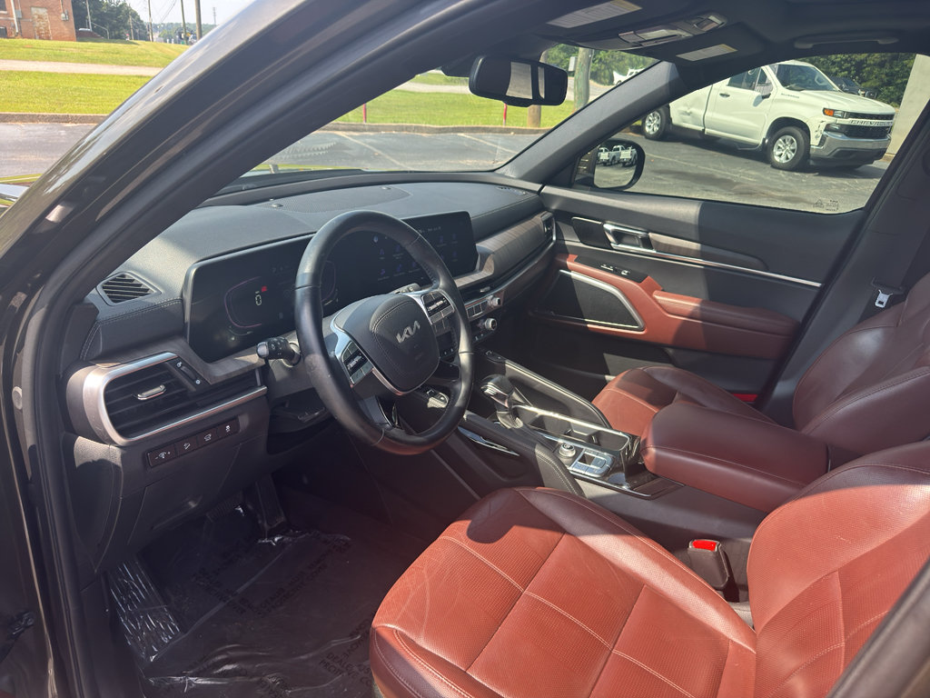 Used 2024 Kia Telluride EX w/ EX Captain's Chair Package FWD image 12