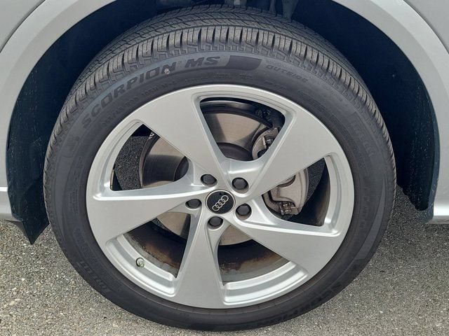 Certified 2025 Audi Q5 Premium w/ Premium Plus AWD/4WD image 9