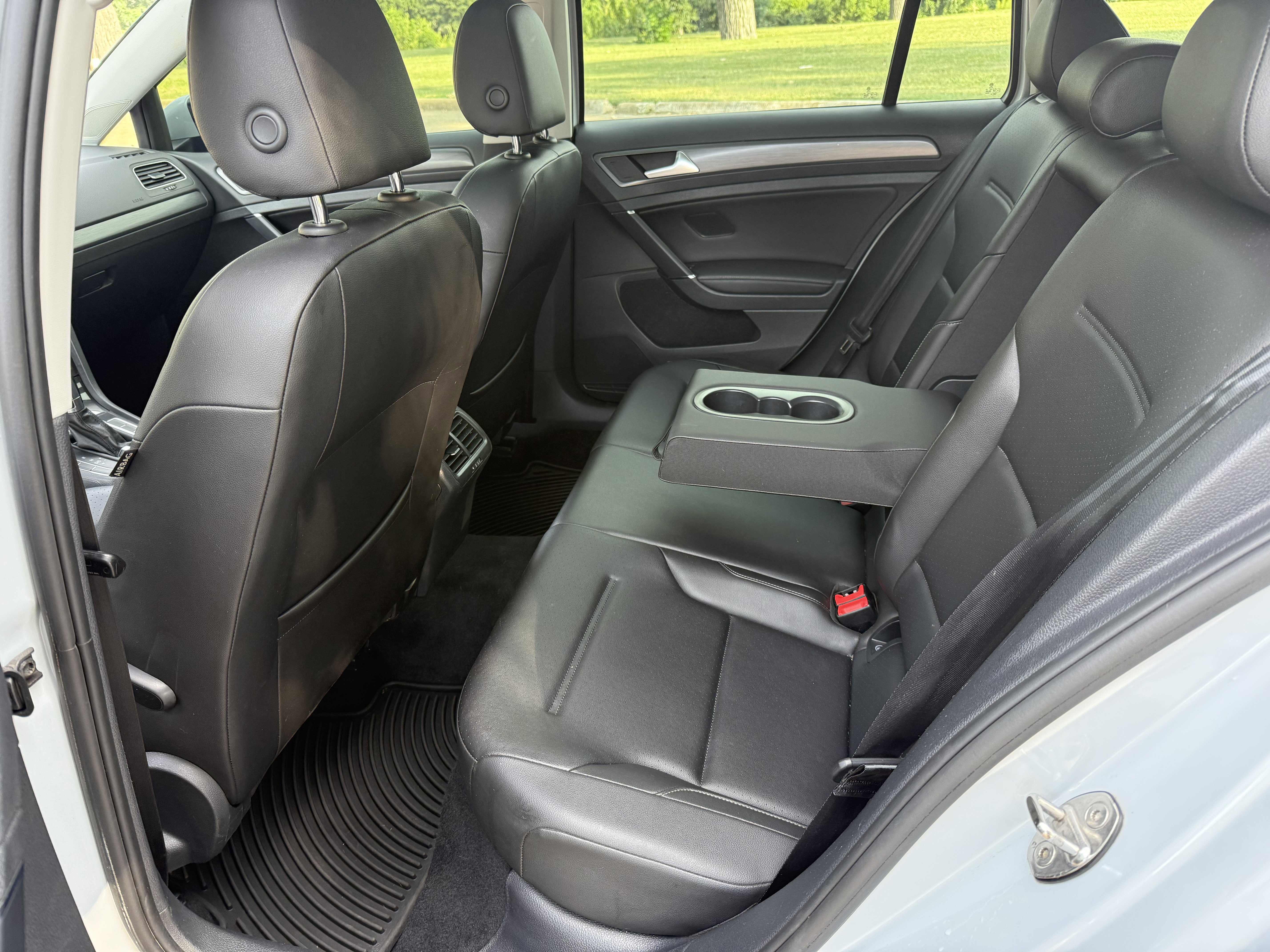 Used 2019 Volkswagen Golf SE image 10