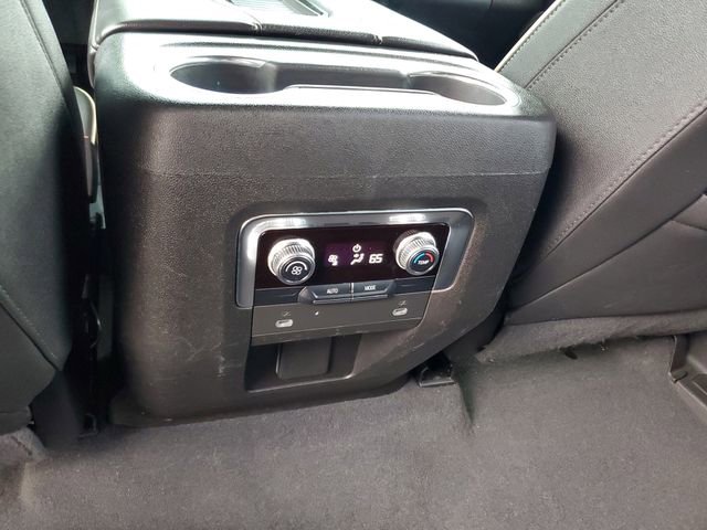 Used 2023 GMC Yukon SLT AWD/4WD image 16