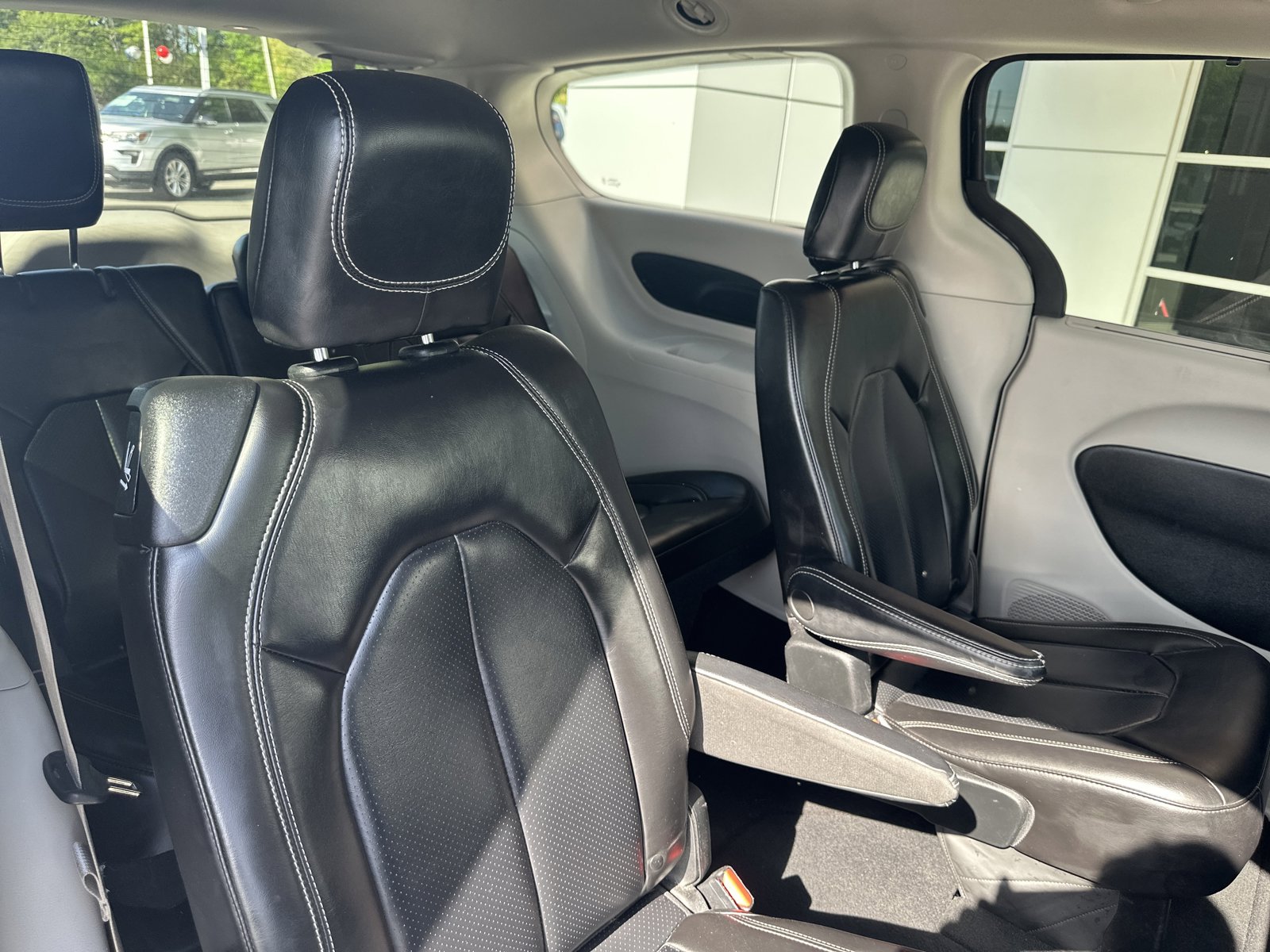 Used 2023 Chrysler Pacifica Touring-L FWD image 32