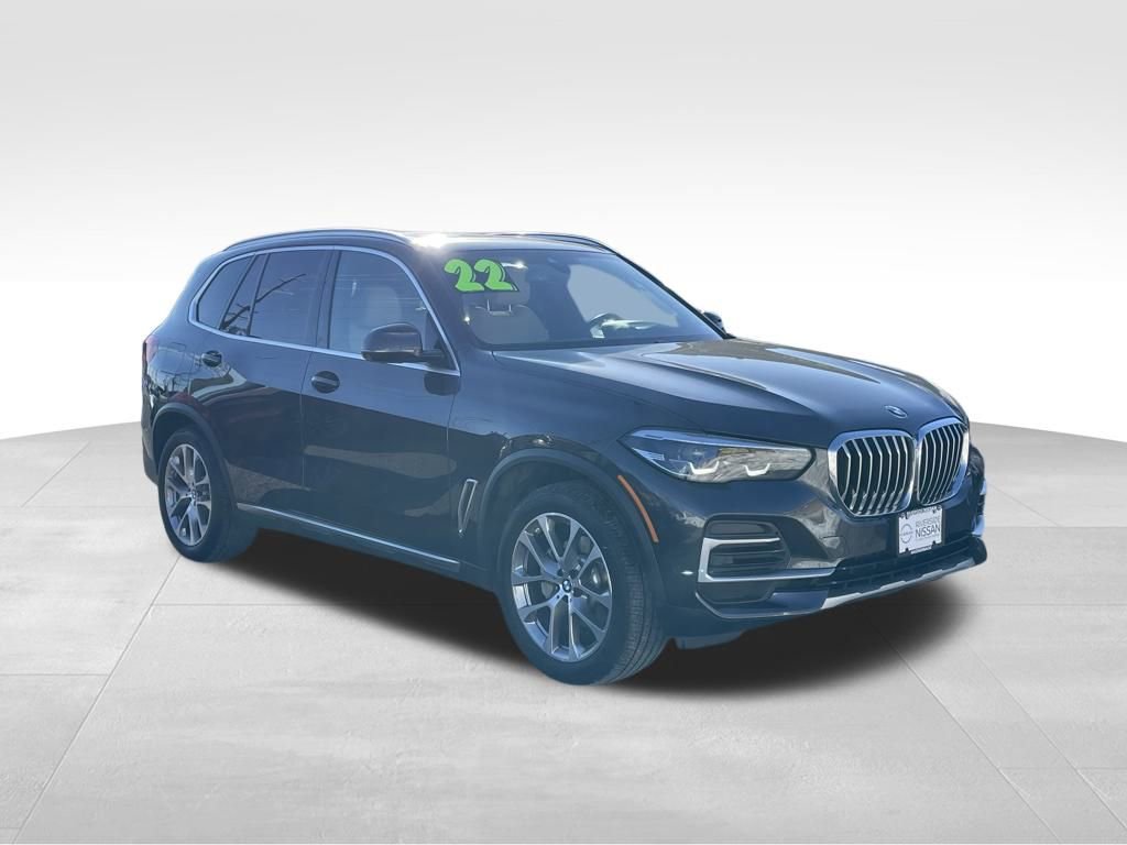 Used 2022 BMW X5 xDrive40i w/ Premium Package AWD/4WD image 3