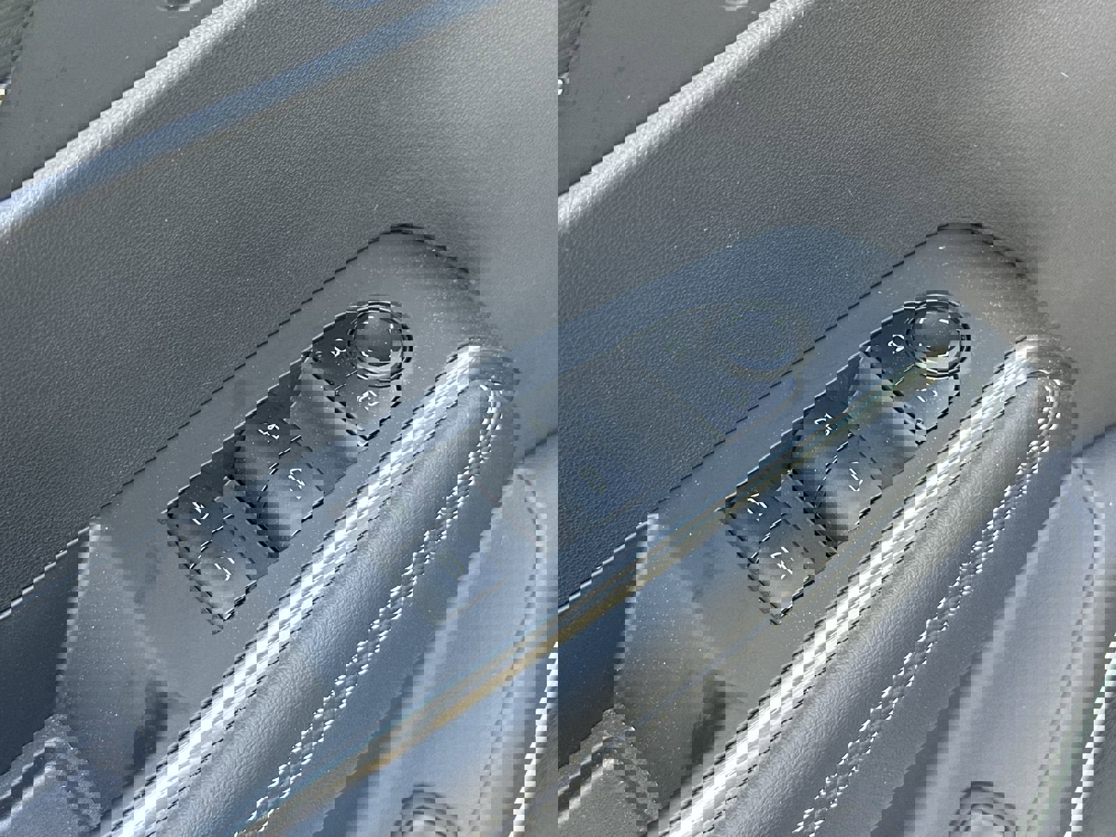 Used 2025 GMC Acadia Elevation image 15