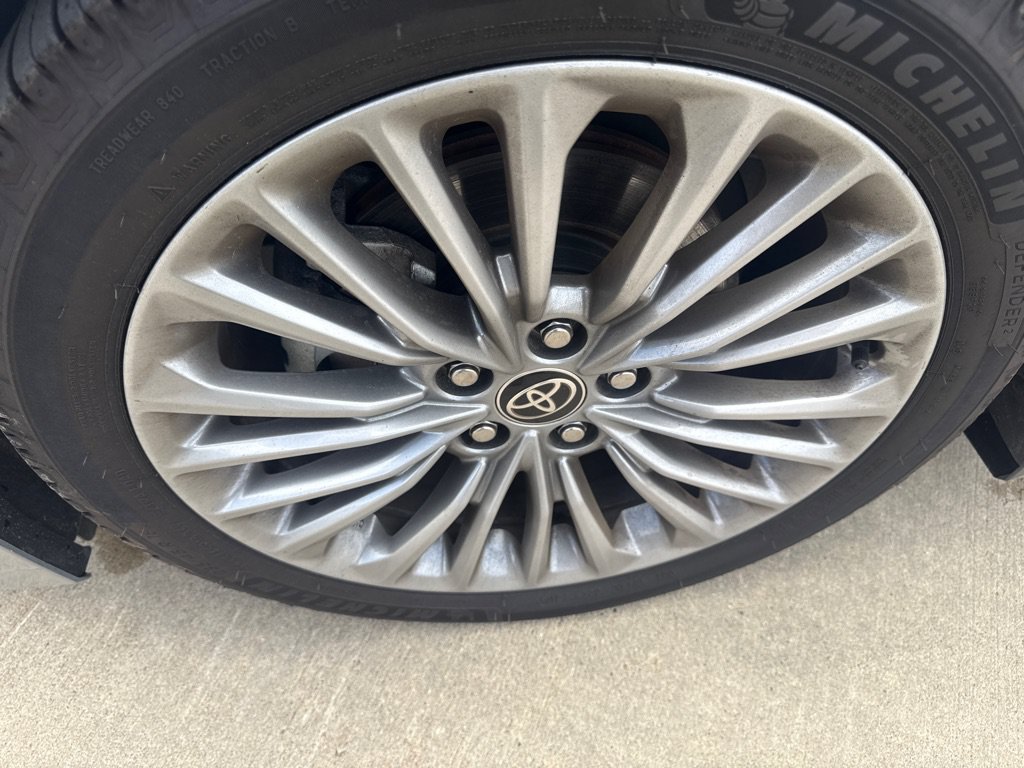 Used 2021 Toyota Avalon Limited w/ Advanced Safety Package FWD image 10