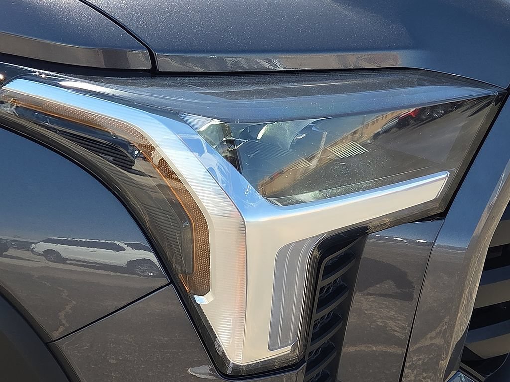 Used 2025 Toyota Tundra SR5 w/ SR5 Premium Package AWD/4WD image 10