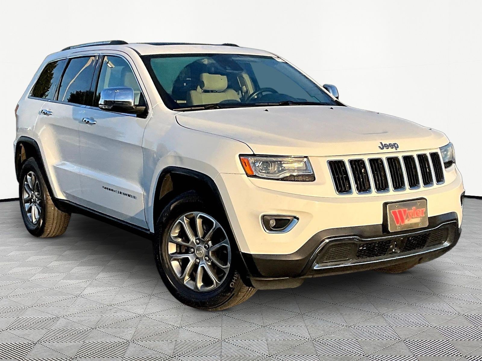 Used 2014 Jeep Grand Cherokee Limited w/ Luxury Group II AWD/4WD image 3